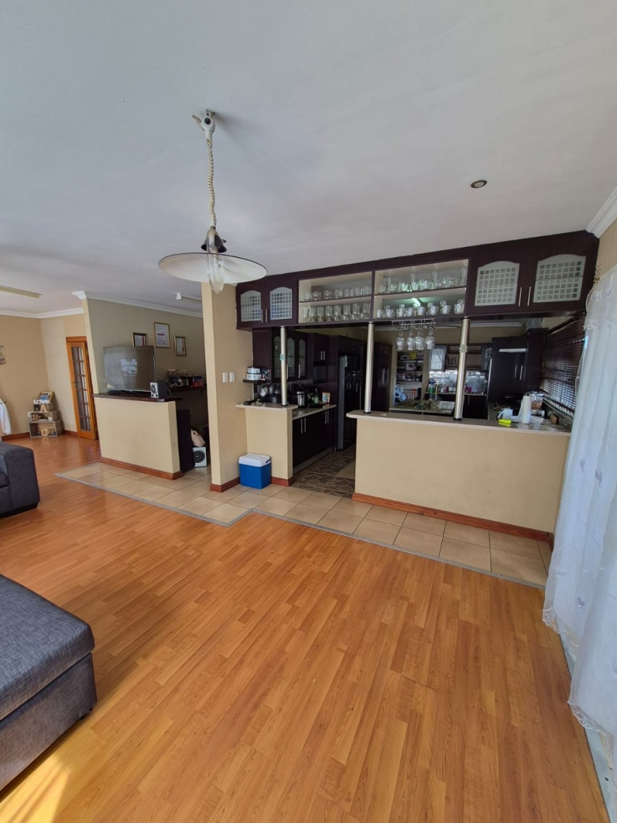 5 Bedroom Property for Sale in Haven Hills Eastern Cape